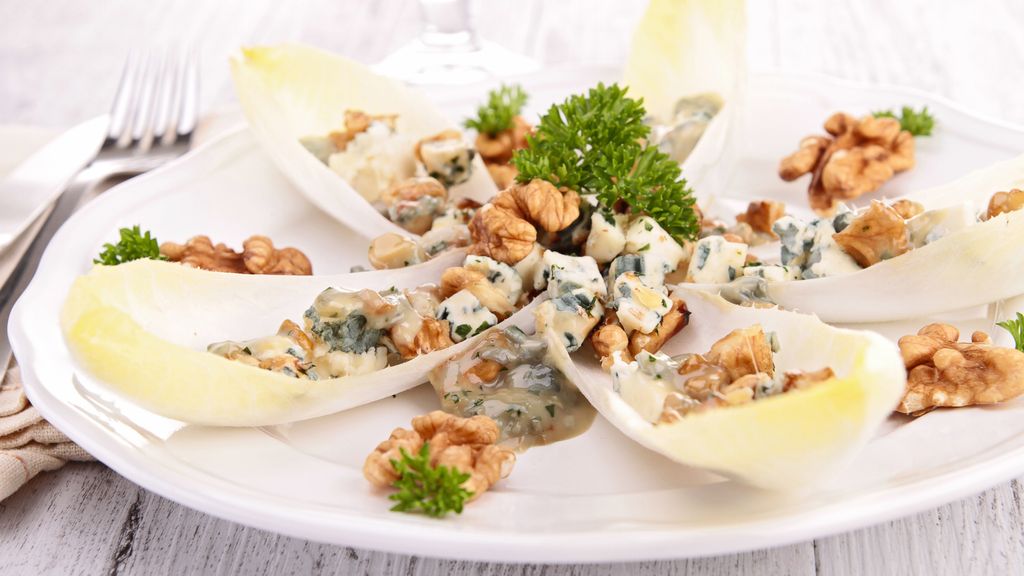 Salade d'endives aux roquefort et noix
