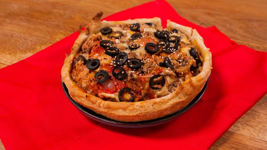 Pizza au bol (pizza pot pie)