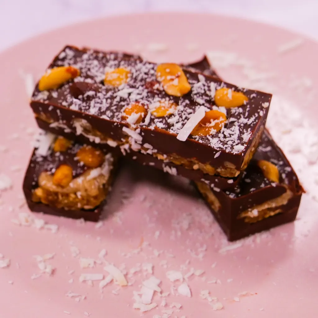 Recette - Snickers healthy (barres chocolat-cacahuètes maison) en vidéo 