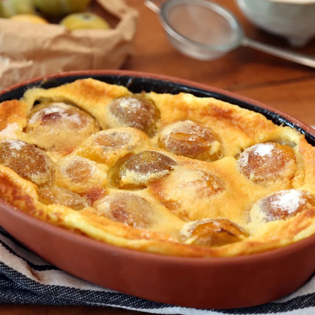 Clafoutis aux prunes reines-claude : Recette de Clafoutis aux prunes reines- claude