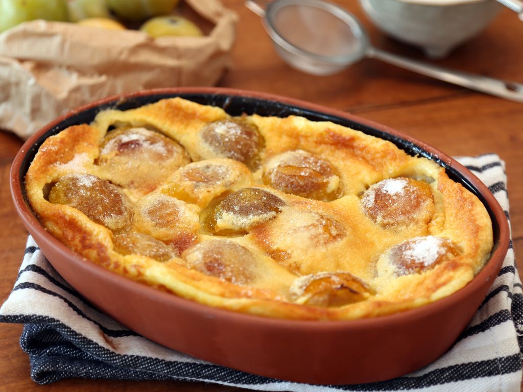 Clafoutis aux prunes reines-claude : Recette de Clafoutis aux prunes