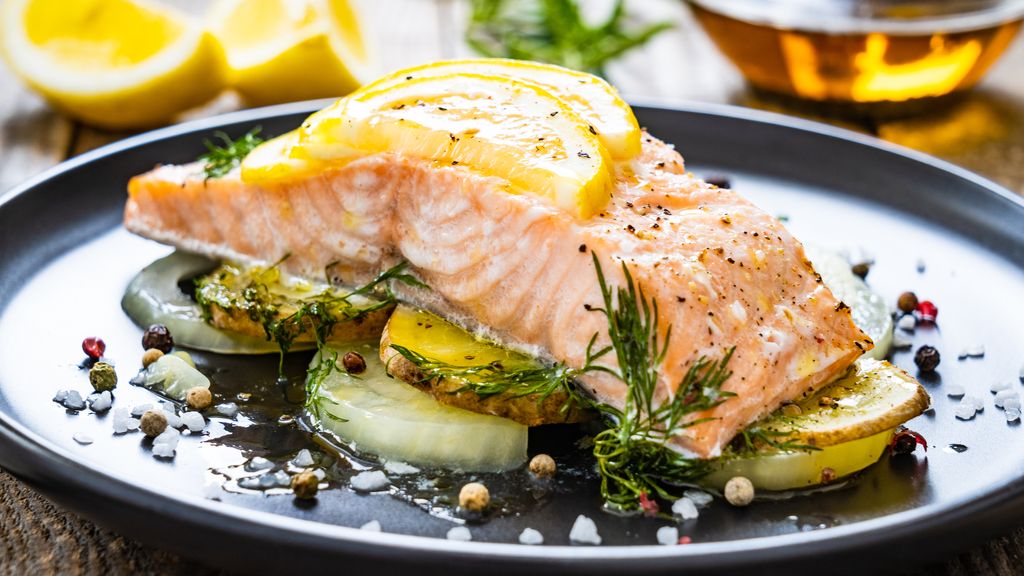 Saumon à la vapeur avec sauce citron-aneth