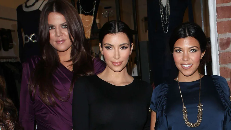 Kim Kardashian : Elle pose seins nus avec ses soeurs !