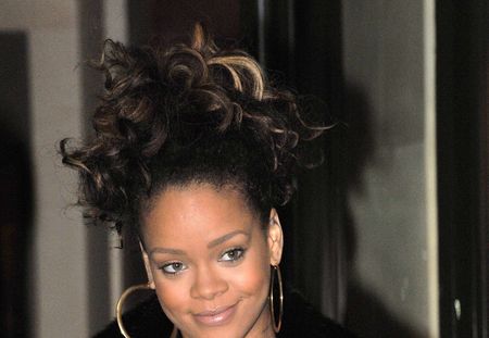 Rihanna : Seins nus sur le Net (Photos)