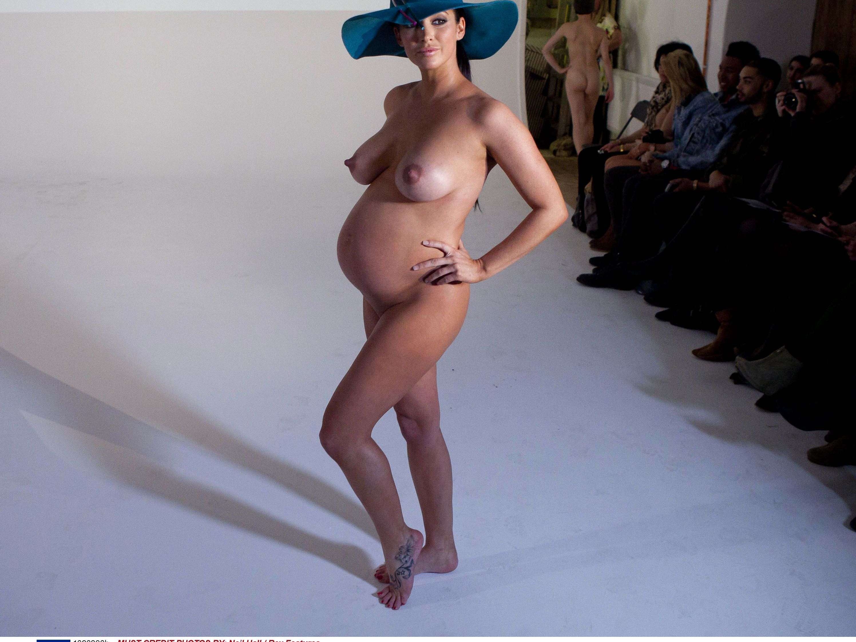 голые беременные в общественных местах фото 101