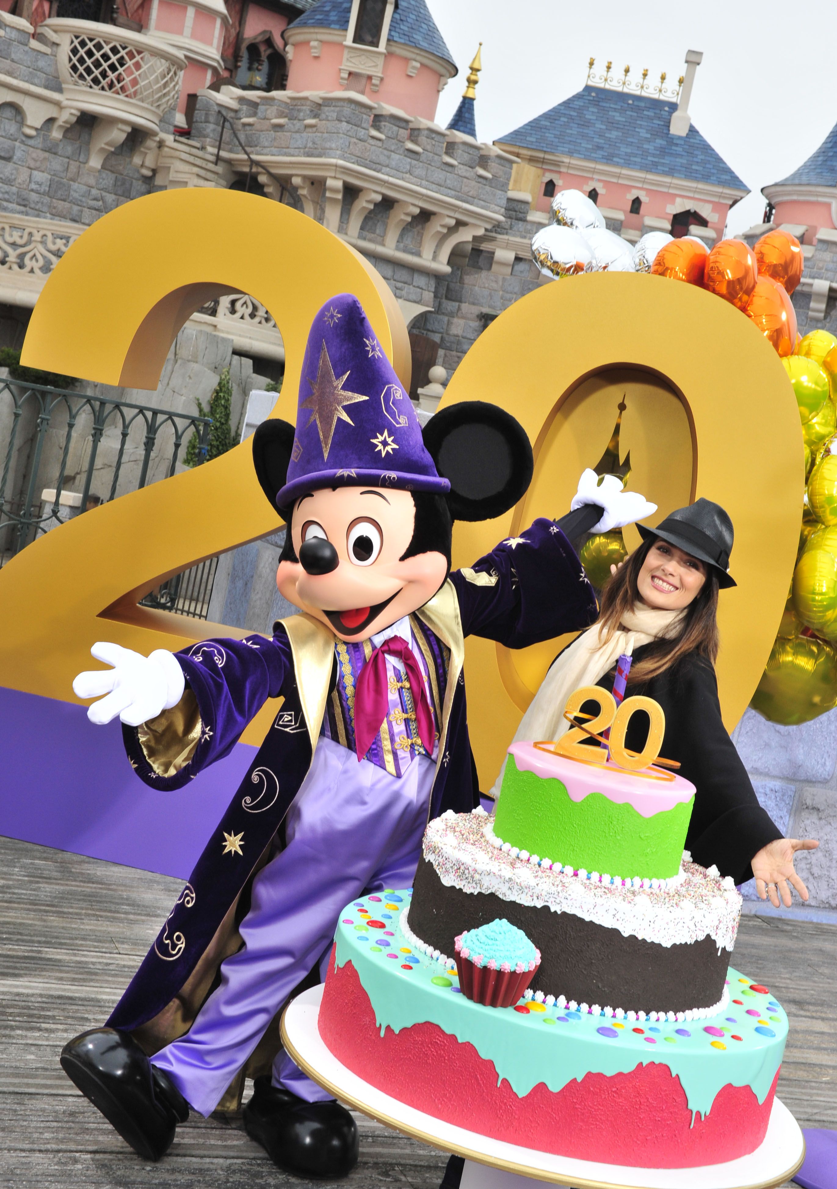 Disney Les Stars Lancent Le eme Anniversaire Du Parc Video