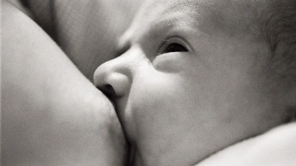 Allaitement : Les bébés nourris au lait maternisé seraient-ils plus sages ?