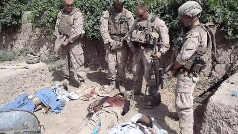 Afghanistan : Des Marines urinent sur les cadavres de talibans