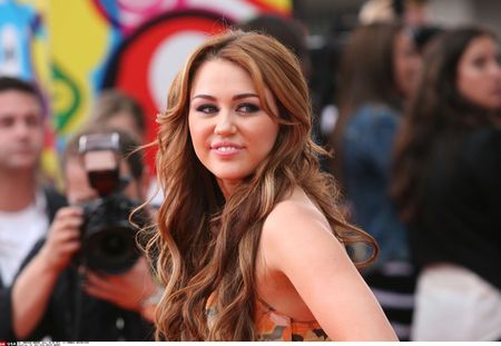 Miley Cyrus : Non mes lèvres ne sont pas refaites !