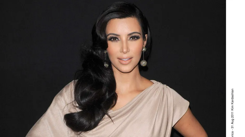 Kim Kardashian : A 5 ans, elle jouait déjà à être une star (Vidéo)