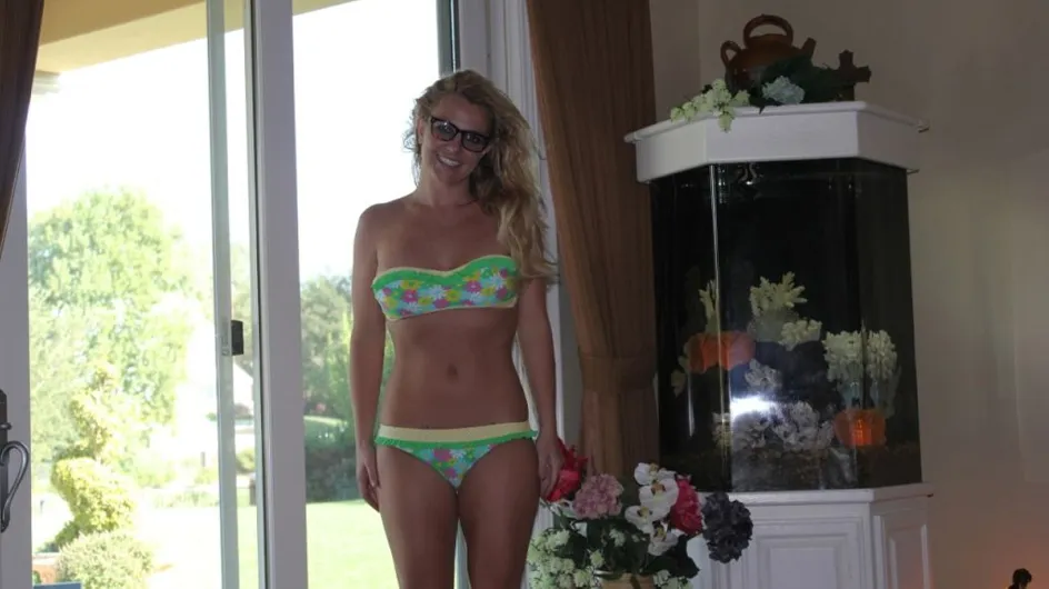 Britney Spears : A l’aise avec son corps dans son bikini fleuri (Photos)