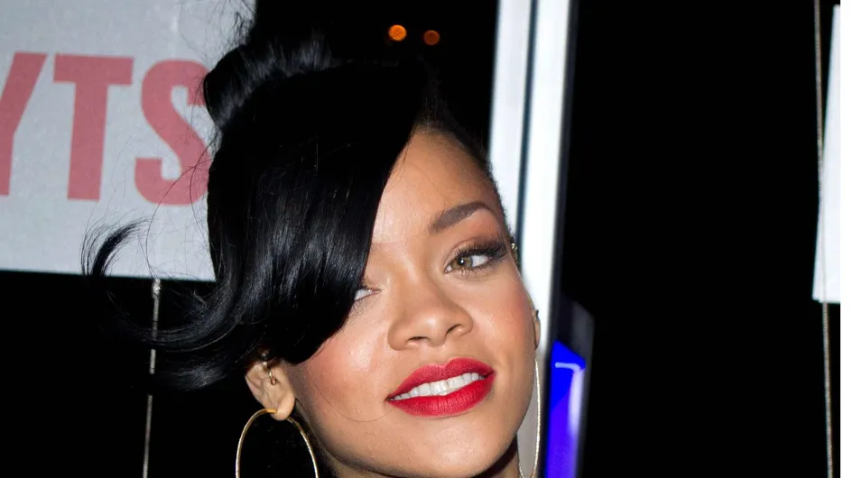 Rihanna : Son nouveau tatouage sur les seins ! (Photos)