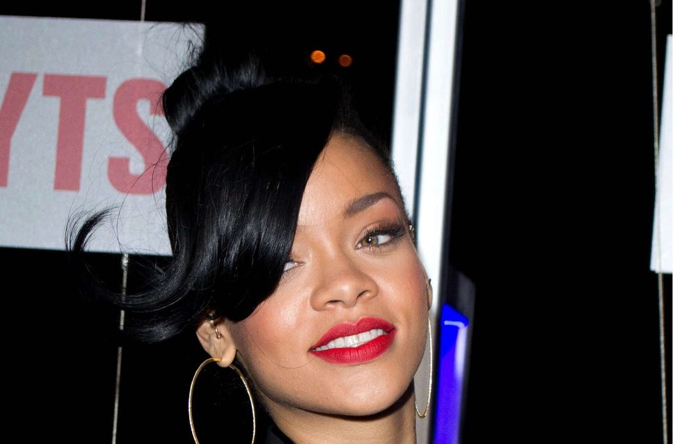 Rihanna Son nouveau tatouage sur les seins ! (Photos)