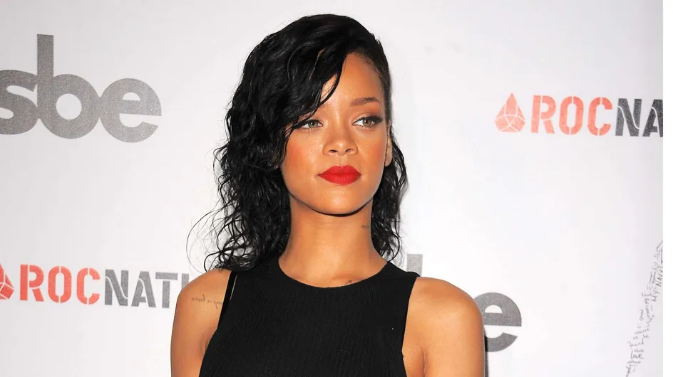 Rihanna : Elle twitte une photo de sa collection avec River Island (Photos)