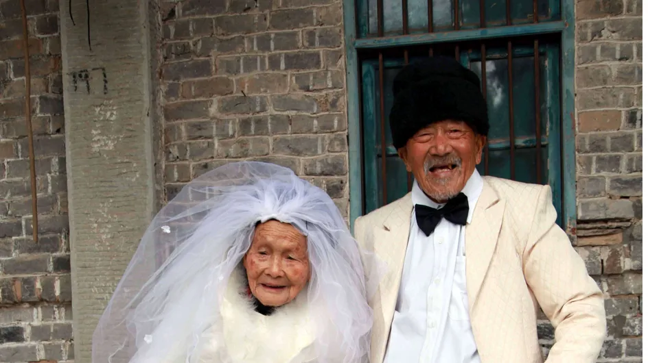 Mariage : Un couple de centenaires réitère ses voeux !(Photos)