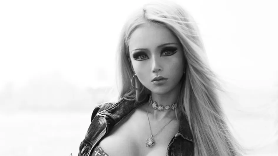 La Barbie humaine pose, sexy, pour V Magazine (Photos)