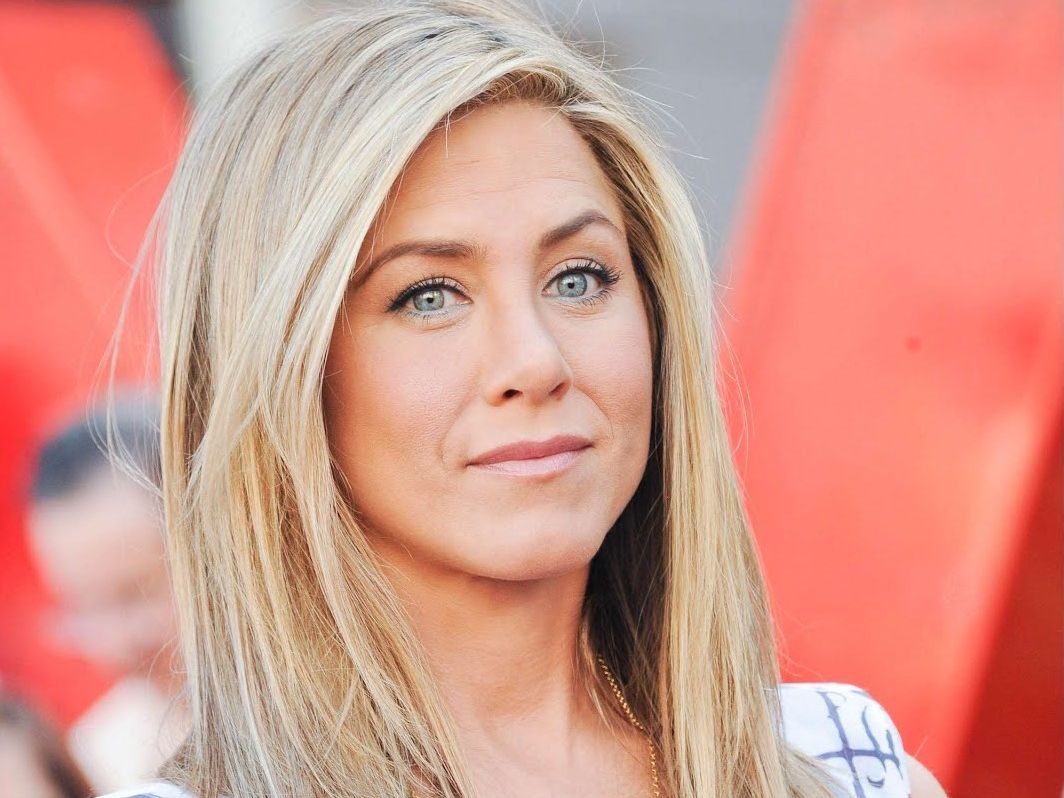 Jennifer Aniston : Son secret pour des seins parfaits