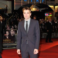 Robert Pattinson : Carrément sexy en Burberry ! (Photos)