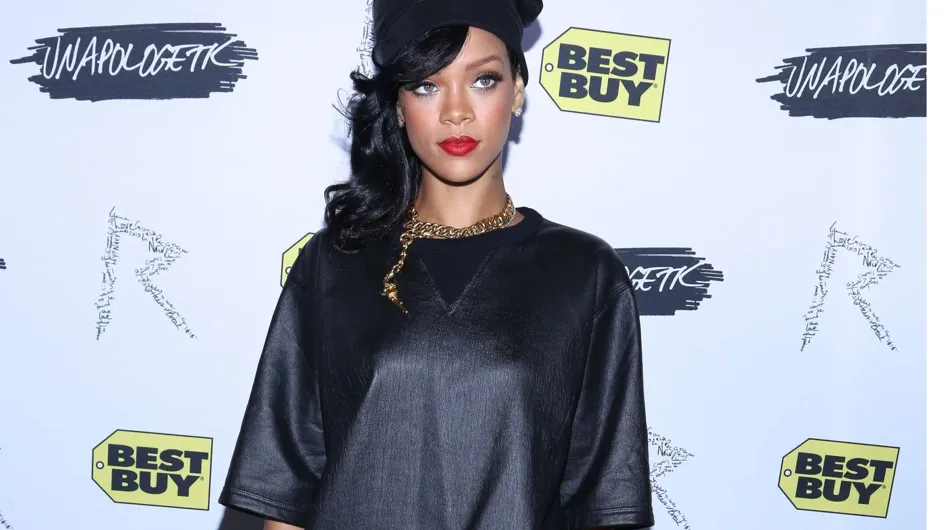 Rihanna : Son look de rappeuse... raté ! (Photos)