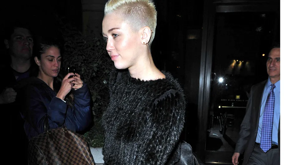 Miley Cyrus : Liam Hemsworth aime-t-il le nouveau look de sa fiancée ? (Photo)