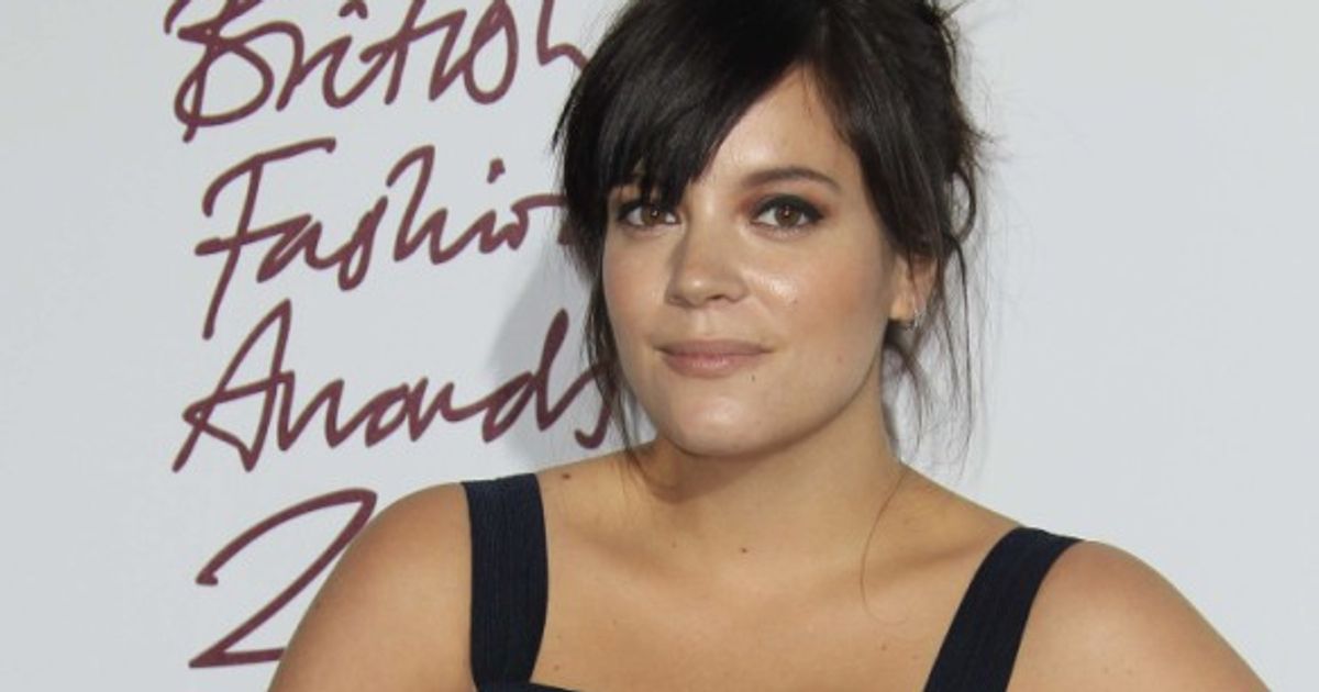 Lily Allen Enceinte Elle Affiche Fièrement Ses Rondeurs Photo