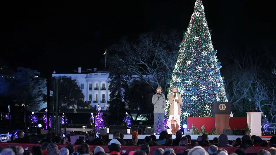 Les Obama illuminent le Sapin de Noël de la Maison Blanche (Vidéo)