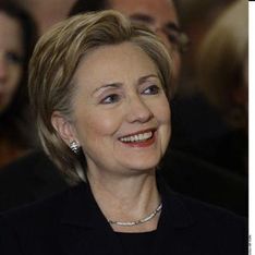 Hillary Clinton : Pourquoi elle délaisse ses cheveux (Vidéo)