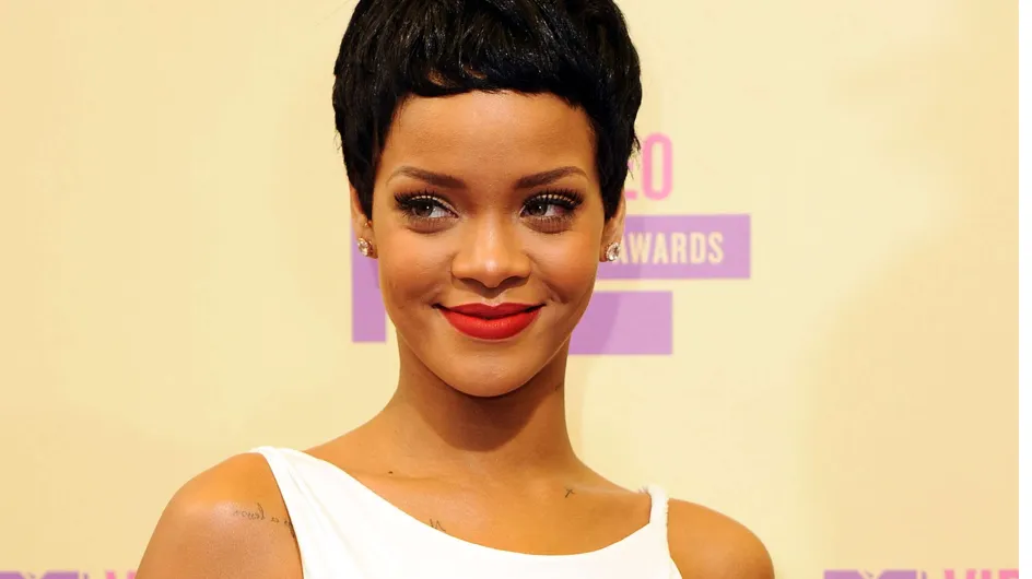 Rihanna : Son label lui offre un cadeau à 160 000 dollars (Photos)