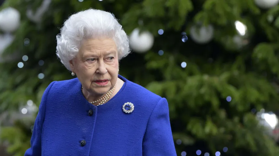 Reine Elizabeth II : Son look Swarovski 3D fait sensation ! (Photo)