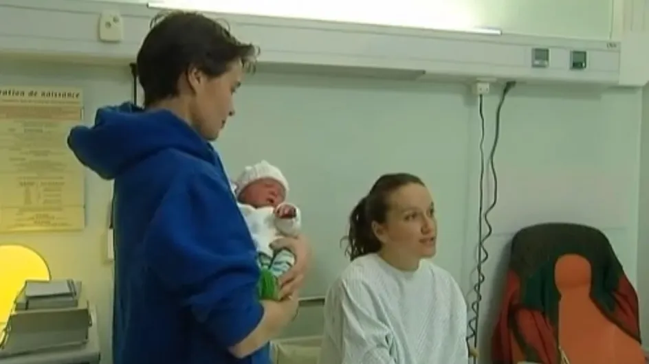 Homoparentalité : Le premier bébé de 2013 a deux mamans (Vidéo)