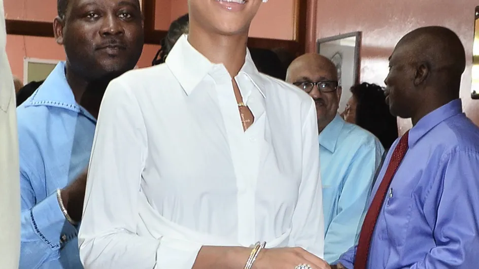 Rihanna : En blanc et en Givenchy ! (Photos)