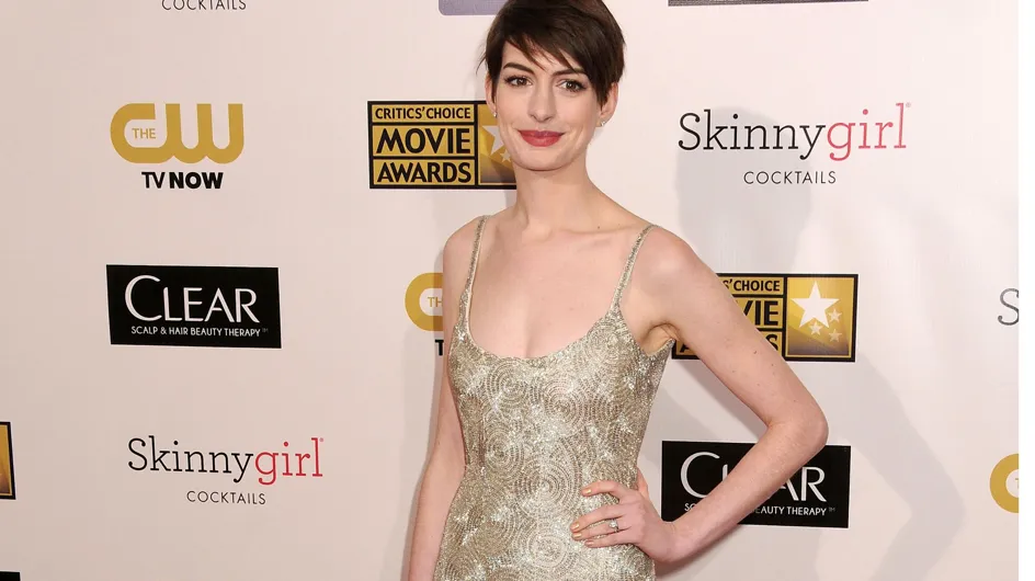 Anne Hathaway : Un look décevant aux Critics' Choice Awards (Photo)