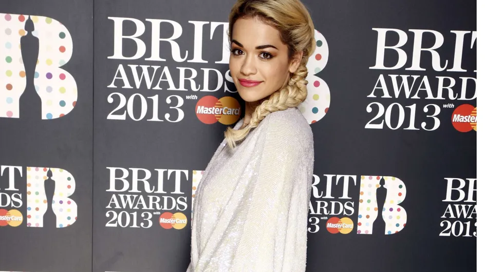 Rita Ora : Ravissante sur le tapis rouge...