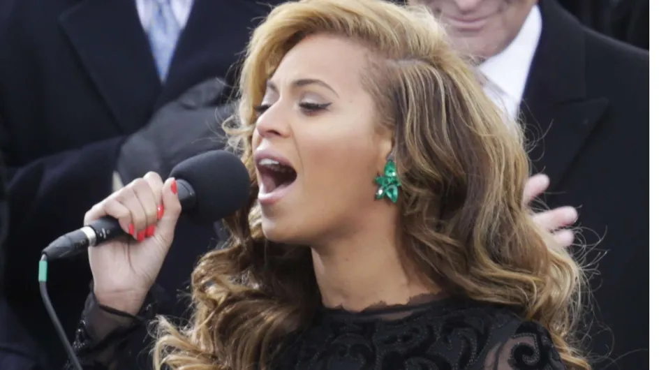 Beyoncé : Des boucles d'oreilles très voyantes pour l'investiture de Barack Obama (Photos)