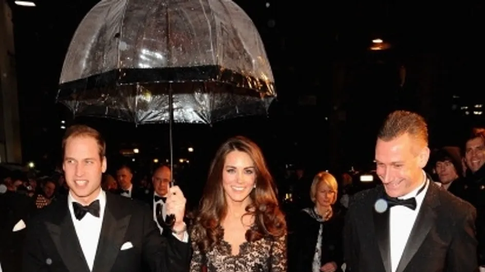 Kate Middleton : Elle part en tournée habillée en Temperley London (Photos)