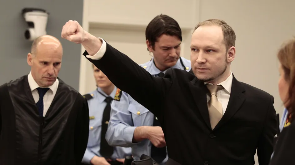 Breivik : Il ouvre son procès à Oslo avec un salut d'extrême droite (Vidéo)