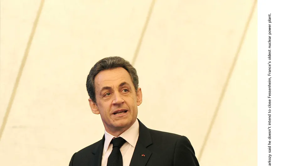 Nicolas Sarkozy : Il cache sa montre avant de serrer des mains ! (Vidéo)