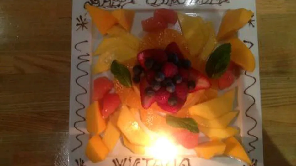 Victoria Beckham : Une salade de fruits pour son anniversaire ! (Photos)
