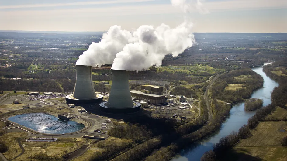 Nucléaire : Un militant Greenpeace s’introduit en paramoteur dans une centrale