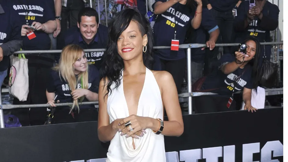 Rihanna : En robe sexy à la première de Battleship (Photos)
