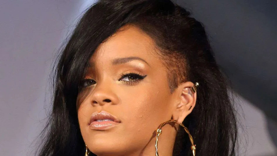 Rihanna : Nue et blonde pour son nouveau parfum (Photos)