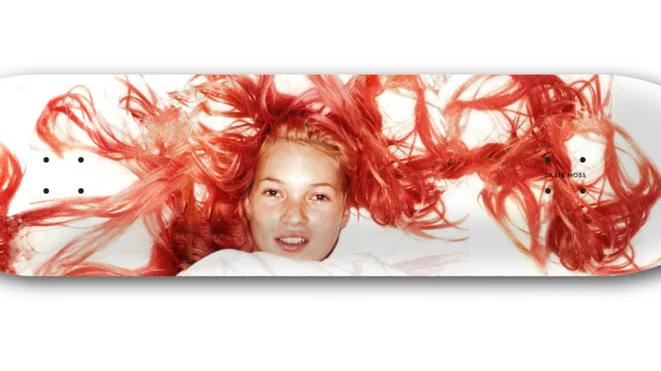 Kate Moss : Elle s'affiche sur des planches de skate (Photos)