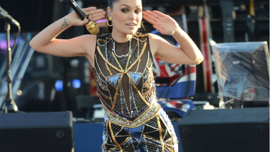 Jessie J : Un look à plumes inquiétant ! (Photos)