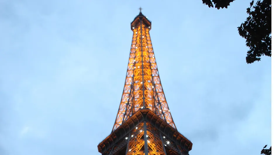 Un homme meurt en tombant de la Tour Eiffel