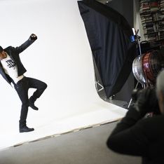 Karl Lagerfeld : Découvrez le making-of de sa campagne avec Baptiste Giabiconi ! (Photos)