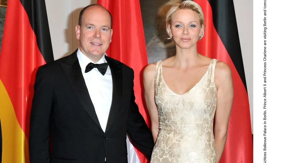 Charlène de Monaco : Radieuse dans sa robe dorée ! (Photo)