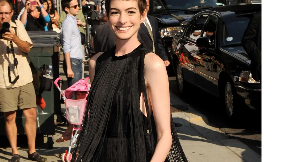 Anne Hathaway : On veut la même robe Charleston qu'elle !