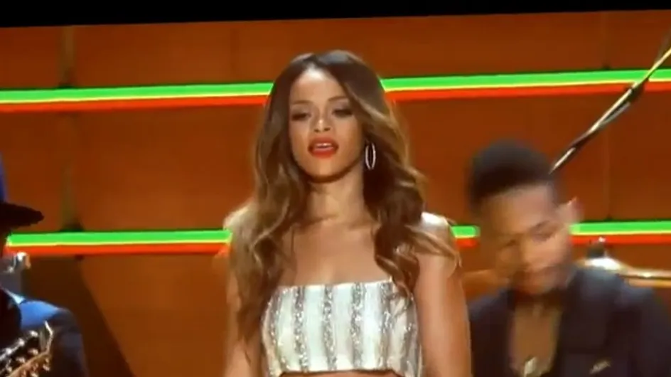 Rihanna : Elle met le feu aux Grammy Awards (Vidéo)