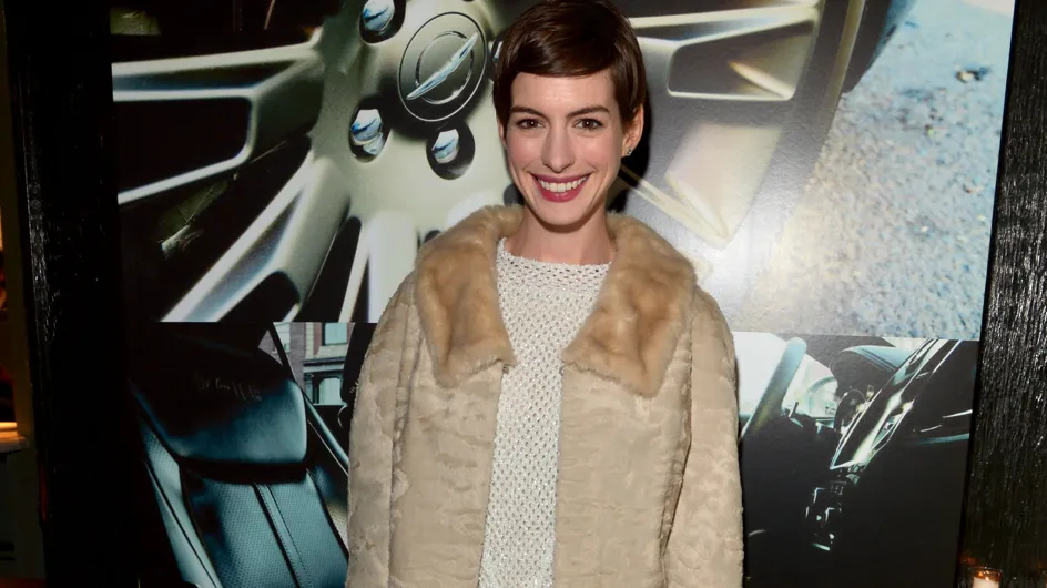 Anne Hathaway : On adore son look rétro ! (Photo)