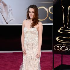 Oscars 2013 : Kristen Stewart en béquilles sur le tapis rouge (Photos)
